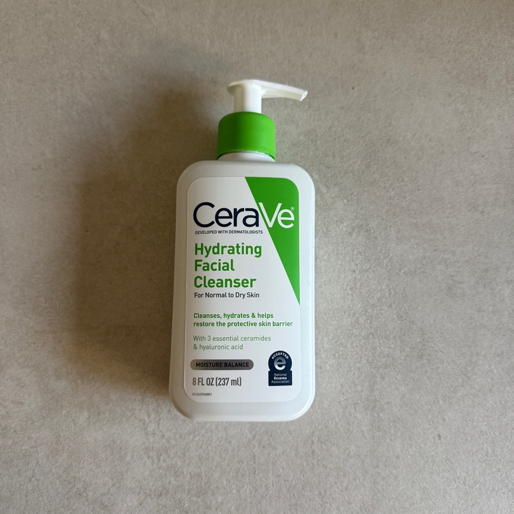 CeraVe Hydrating Facial Cleanser with Hyaluronic Acid Gentle Face Wash